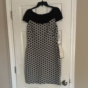 Adrianna Papell Black and White Patterned Sheath Dress Women’s Size 12